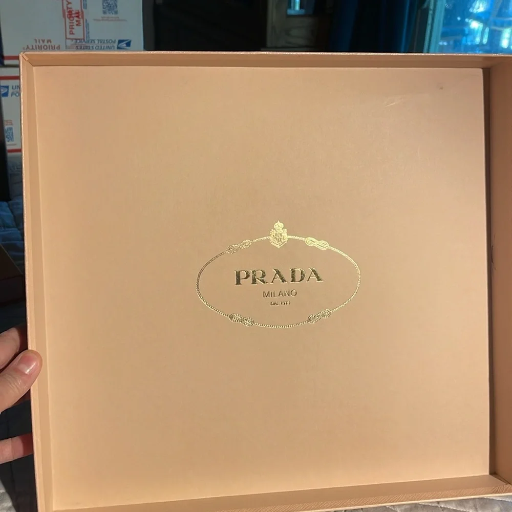 Prada Box - Picture 11 of 14